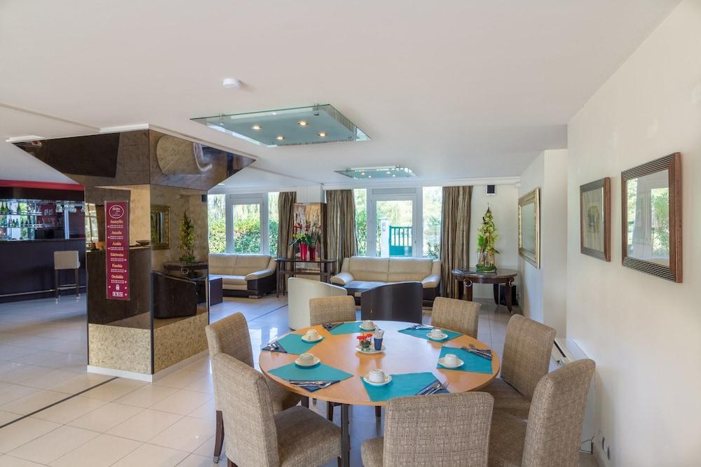 อาโดนี กร็อง เฌเนฟ เรซีด็อง เอ็กเซลซิเออร์ Aparthotel Veigy-Foncenex ภายนอก รูปภาพ