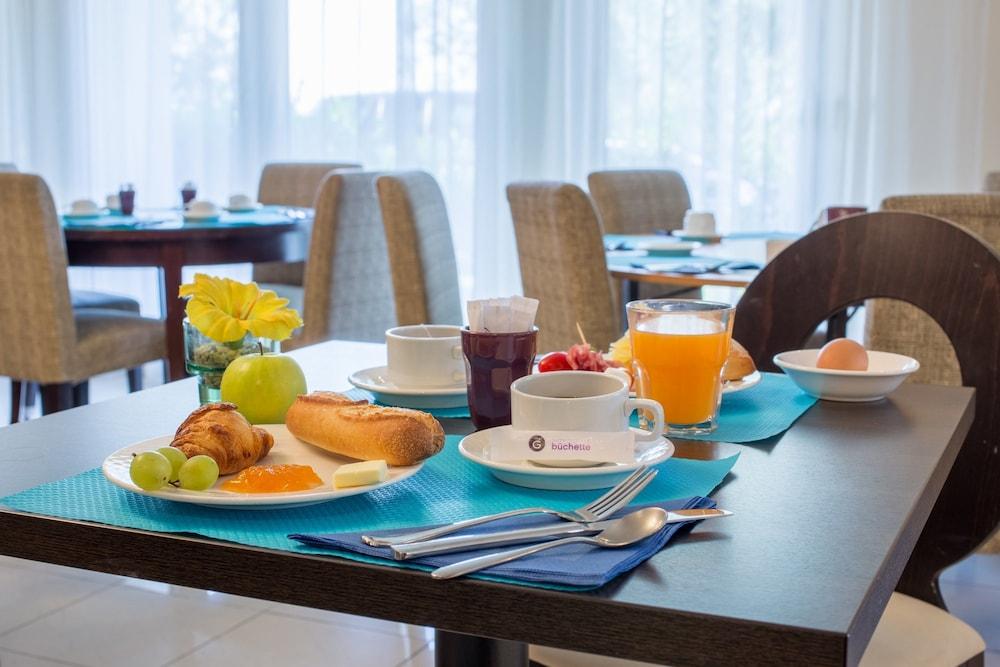 อาโดนี กร็อง เฌเนฟ เรซีด็อง เอ็กเซลซิเออร์ Aparthotel Veigy-Foncenex ภายนอก รูปภาพ