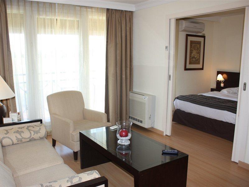 อาโดนี กร็อง เฌเนฟ เรซีด็อง เอ็กเซลซิเออร์ Aparthotel Veigy-Foncenex ภายนอก รูปภาพ