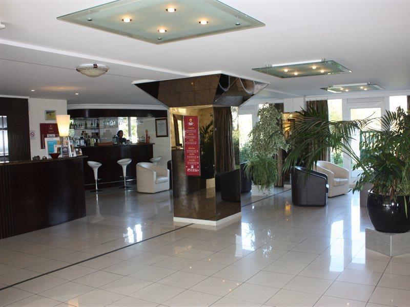 อาโดนี กร็อง เฌเนฟ เรซีด็อง เอ็กเซลซิเออร์ Aparthotel Veigy-Foncenex ภายนอก รูปภาพ