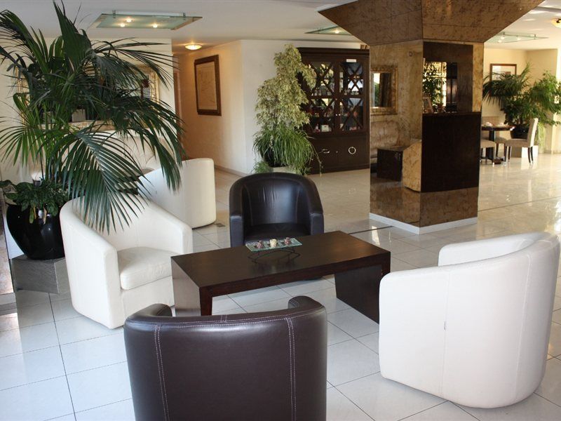 อาโดนี กร็อง เฌเนฟ เรซีด็อง เอ็กเซลซิเออร์ Aparthotel Veigy-Foncenex ภายนอก รูปภาพ