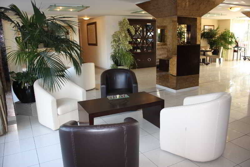 อาโดนี กร็อง เฌเนฟ เรซีด็อง เอ็กเซลซิเออร์ Aparthotel Veigy-Foncenex ภายนอก รูปภาพ