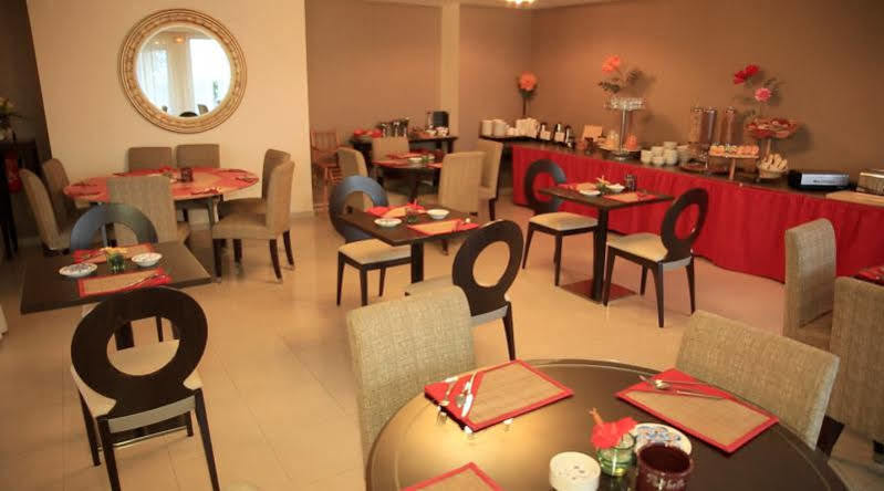 อาโดนี กร็อง เฌเนฟ เรซีด็อง เอ็กเซลซิเออร์ Aparthotel Veigy-Foncenex ภายนอก รูปภาพ