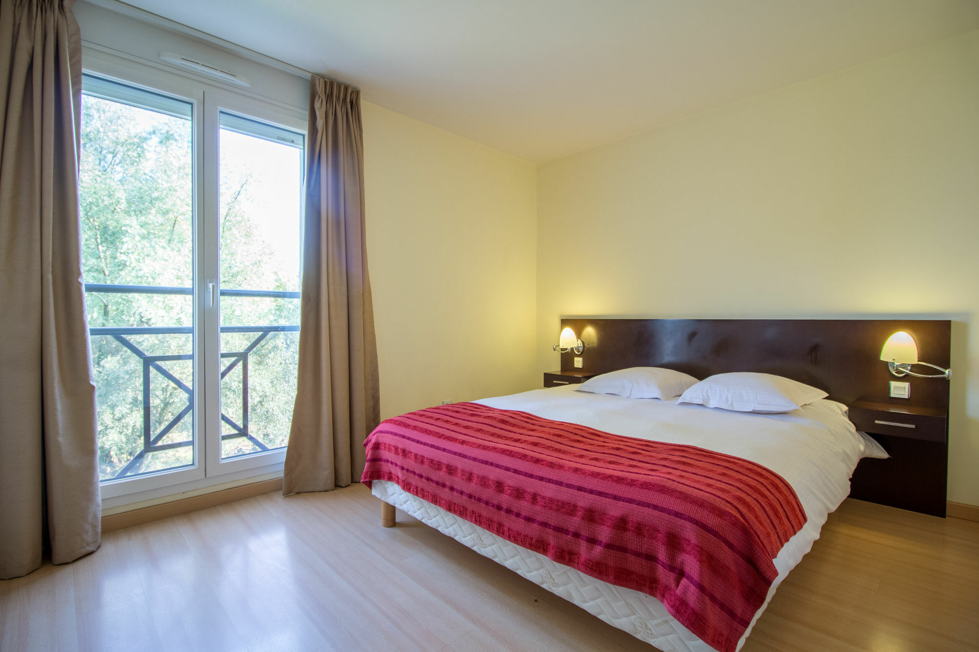 อาโดนี กร็อง เฌเนฟ เรซีด็อง เอ็กเซลซิเออร์ Aparthotel Veigy-Foncenex ภายนอก รูปภาพ