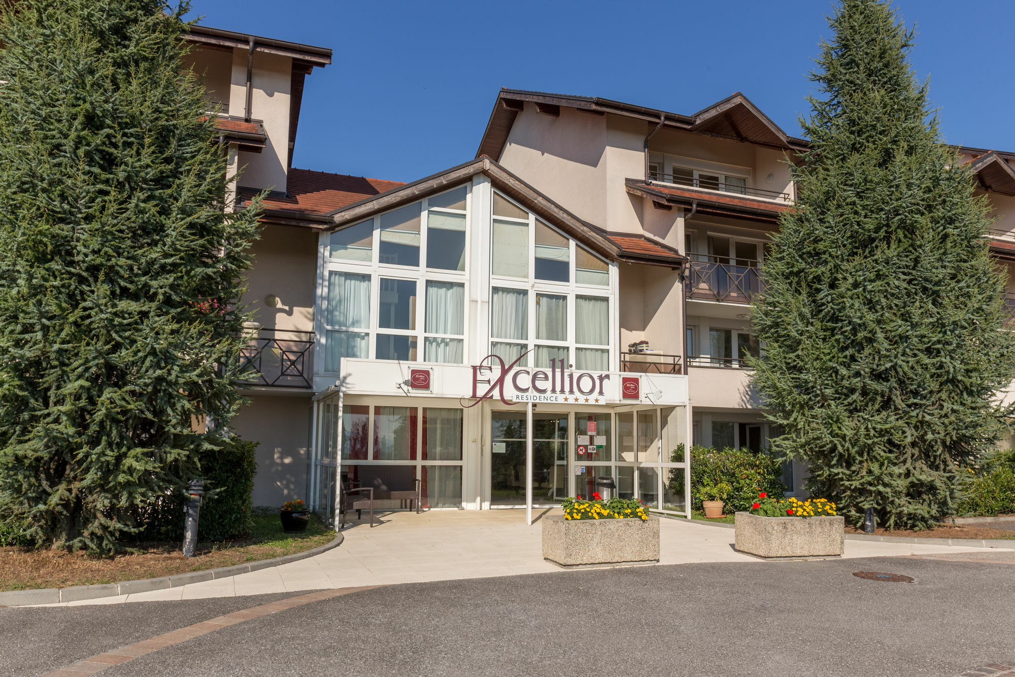 อาโดนี กร็อง เฌเนฟ เรซีด็อง เอ็กเซลซิเออร์ Aparthotel Veigy-Foncenex ภายนอก รูปภาพ