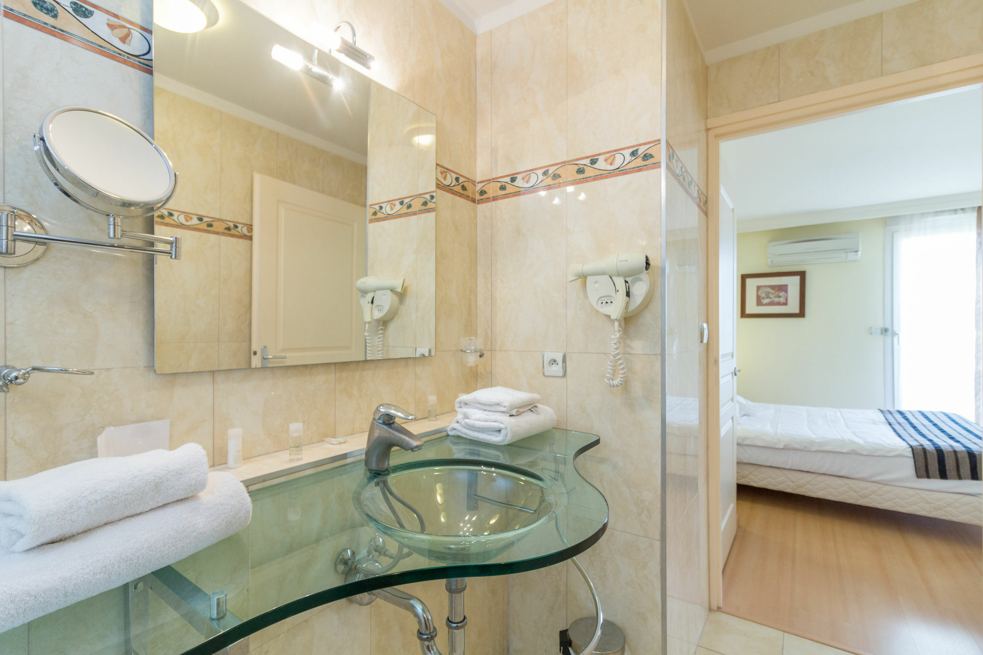 อาโดนี กร็อง เฌเนฟ เรซีด็อง เอ็กเซลซิเออร์ Aparthotel Veigy-Foncenex ภายนอก รูปภาพ