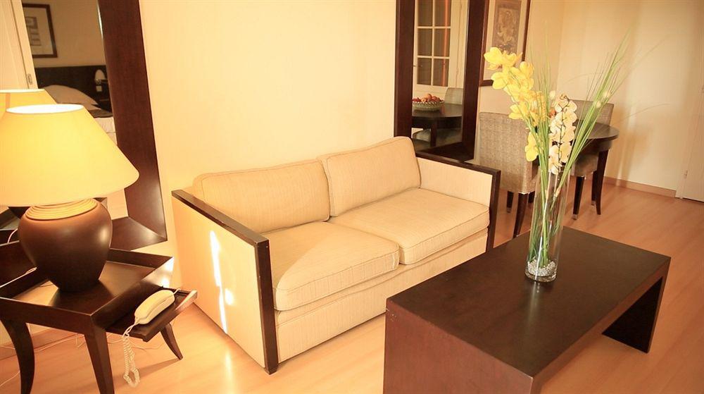 อาโดนี กร็อง เฌเนฟ เรซีด็อง เอ็กเซลซิเออร์ Aparthotel Veigy-Foncenex ภายนอก รูปภาพ